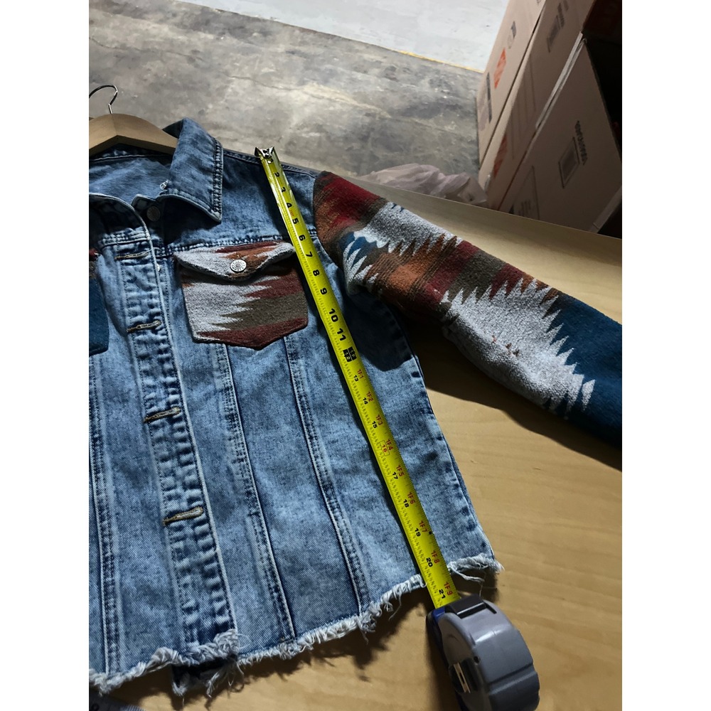 Womens Denim Jacket S Blue Southwestern Aztec Print Rodeo Festival Concert - Picture 6 of 7